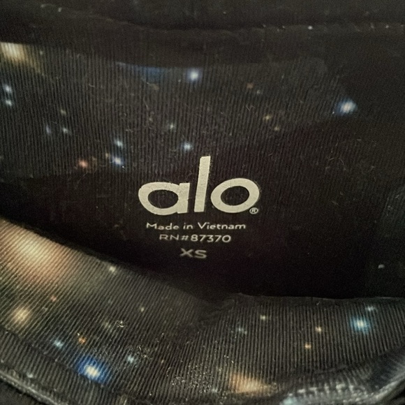ALO Yoga Airbush Legging in color Vapor Space - Picture 7 of 8